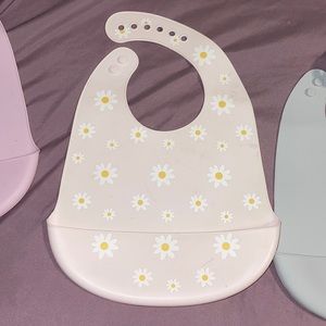 3 silicone baby bibs